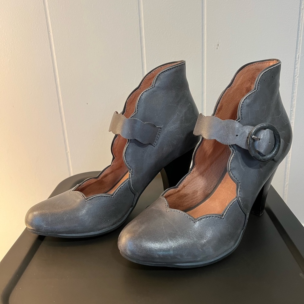 Miz Mooz Carissa Grey Dress Pump, size 6/36